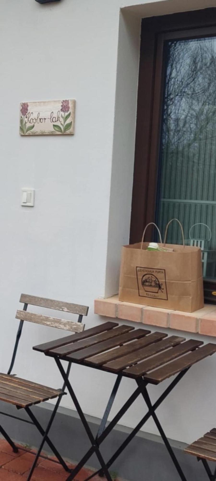 MonoszloKosbor Vendeghazアパートメント エクステリア 写真